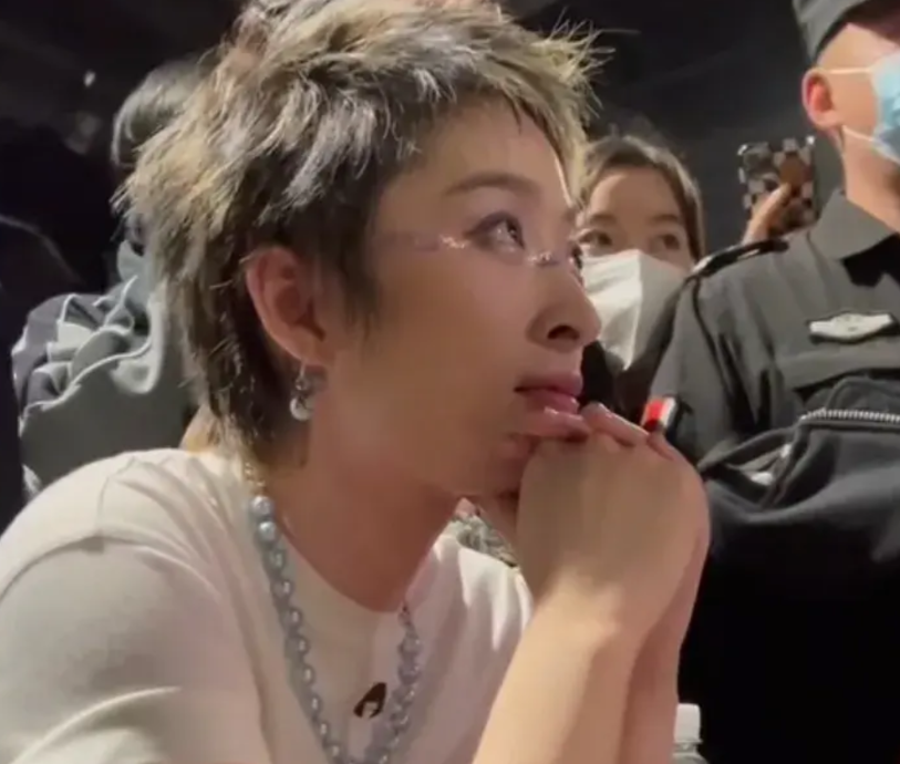 曾轶可，也太瞧得起自己了。苏州演唱会被取消，主办方直接抛出原因，演唱会门票已