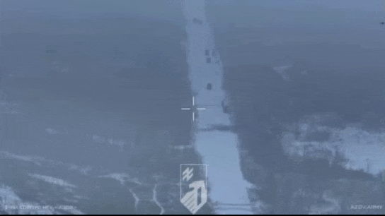 俄军一支纵队试图沿M-30公路从波克罗夫斯克西北方向迂回包抄，被乌克兰第1亚速军