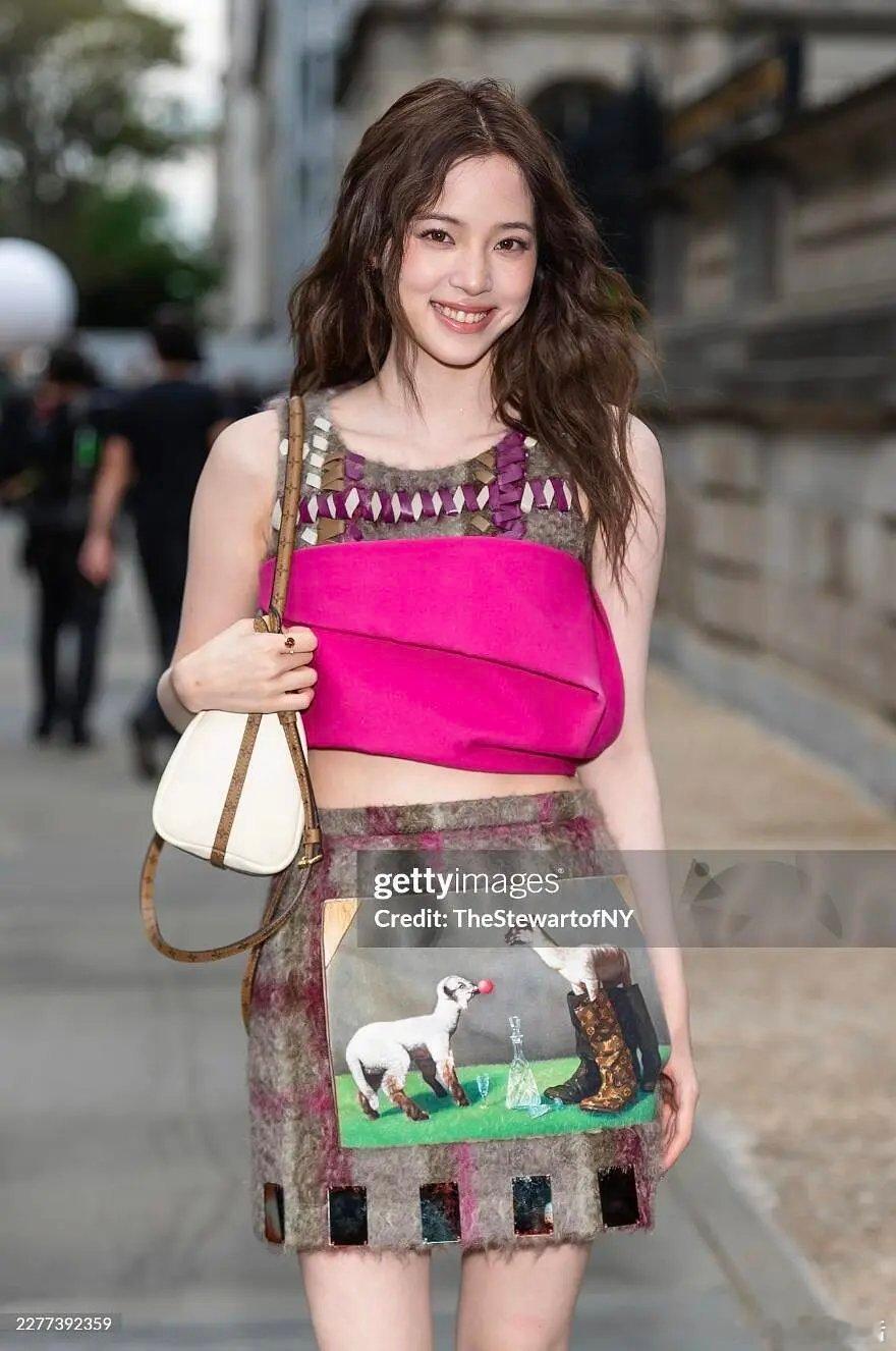 欧阳娜娜红毯图，再丑的衣服也能穿的好看