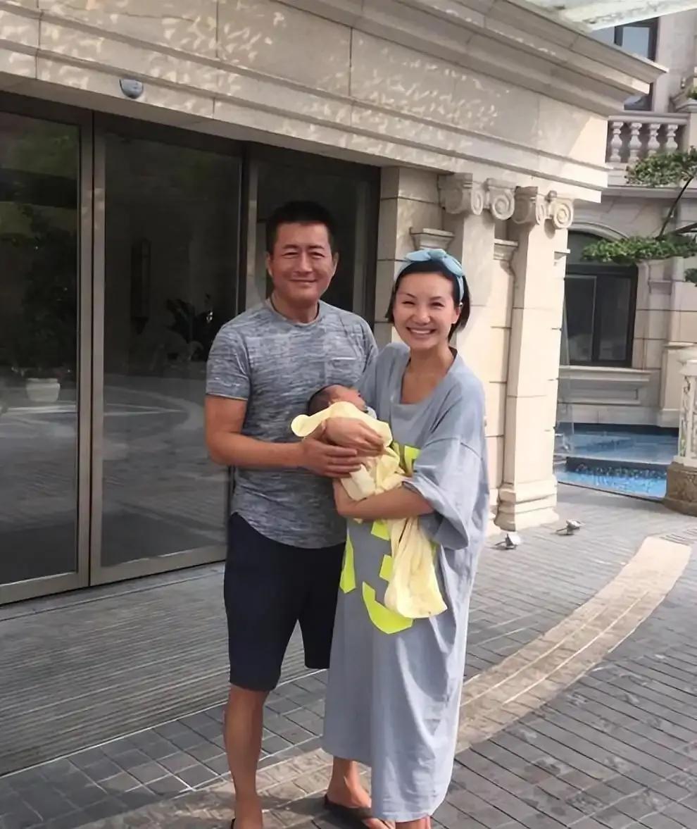 定居上海的富婆王玲，与大16岁的高曙光携手步入二婚，却将生活过成了众人艳羡的顶配