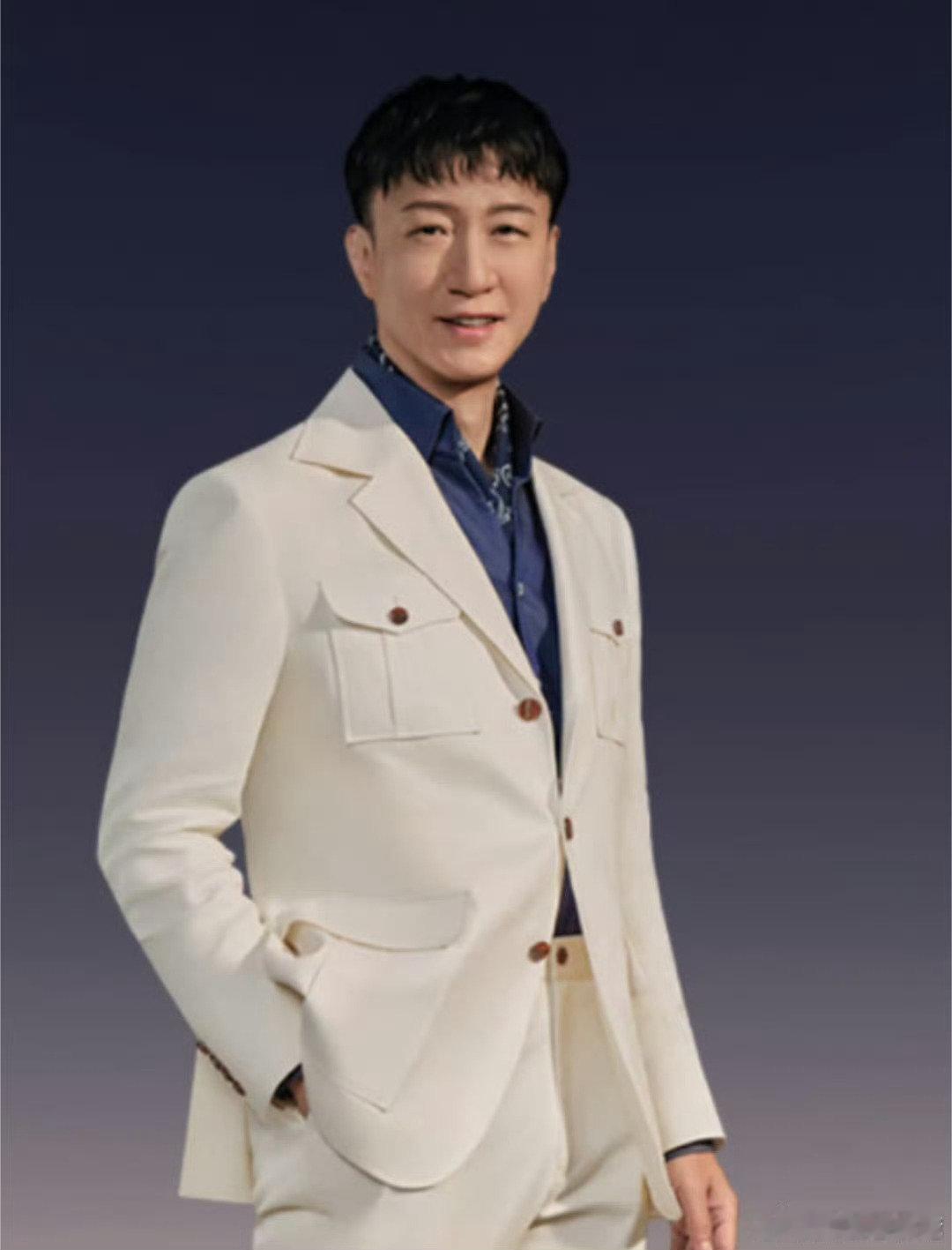 #谁给孙红雷P成这样的#全网都在寻人，到底是谁大胆P图，把孙红雷整出了全新模样。​