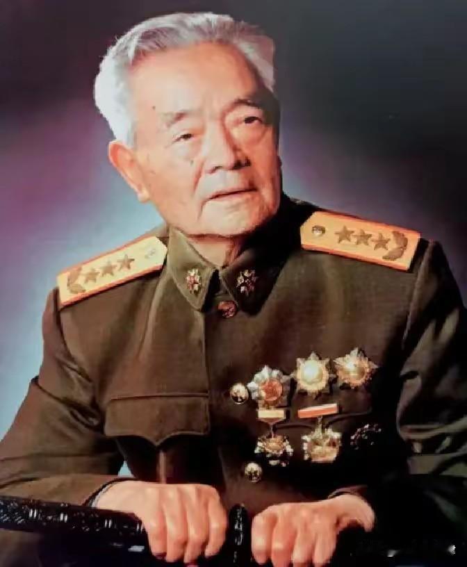 1941年粟裕大胆破格提拔！21岁参谋连跳四级遭全军质疑，3天后全员闭嘴1
