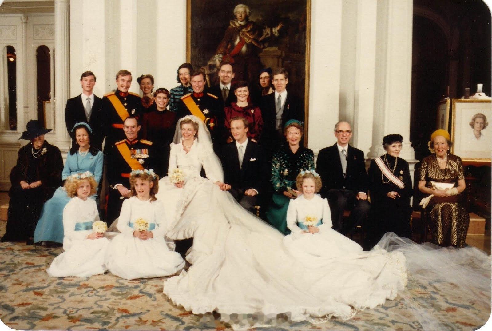 英国王室1982年2月6日，约克公爵安德鲁王子和格洛斯特公爵夫妇代表英国王室