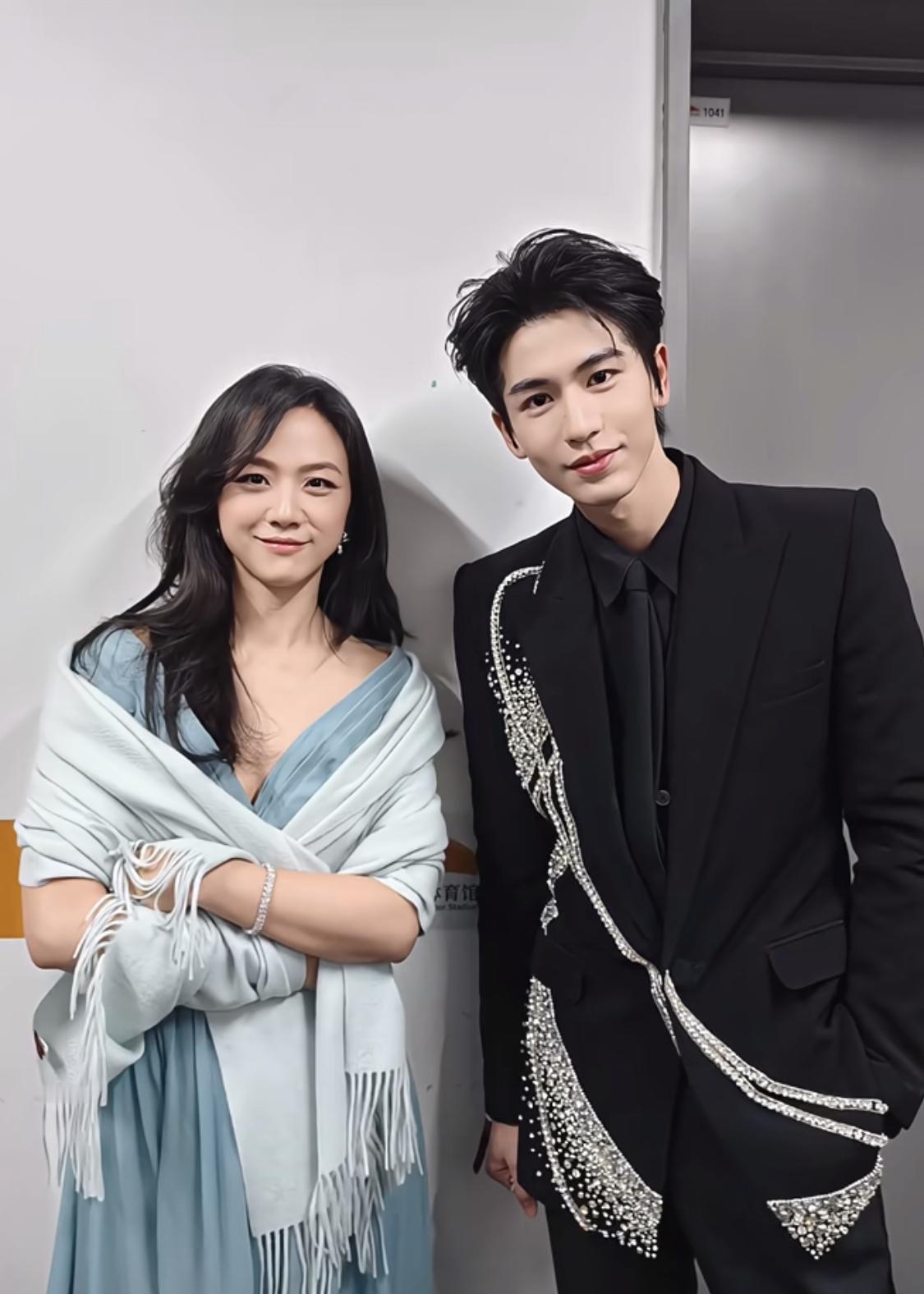 汤唯79年的，今年都47了，女神身体真好，自然受孕。官宣家里要多一个小马驹了。估