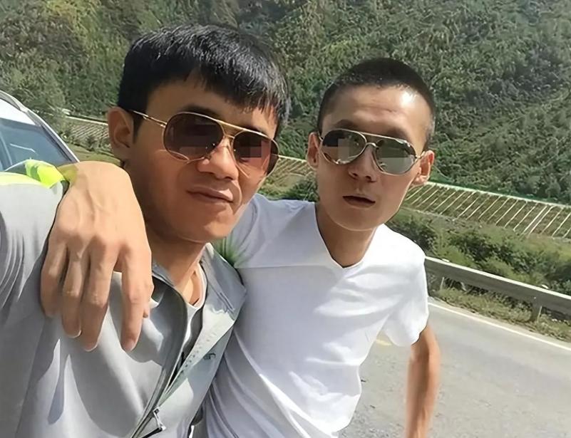 “我不后悔。”13年前，他替兄弟顶罪入狱，出狱后却发现妻子与兄弟私奔。一夜之间，