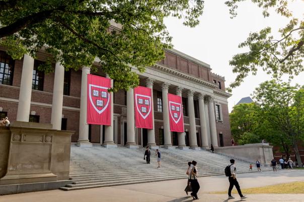 美国这回是彻底不装了。 一纸命令，全美30所顶尖理工科大学，8月底之前