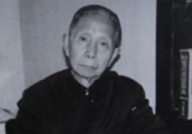 1955年，蒋介石的女婿被判刑15年，其妻子亲自出面找周总理求情，周总理指示：“