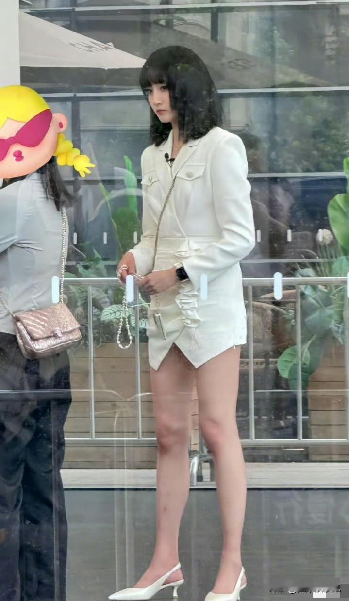 关晓彤真实的身材，这个大长腿