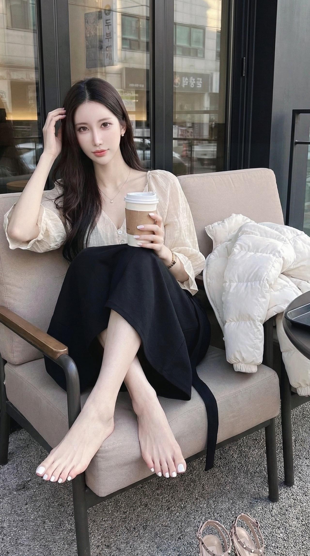 偏偏我总是爱上不愿意认真喜欢我的人欧尼穿搭