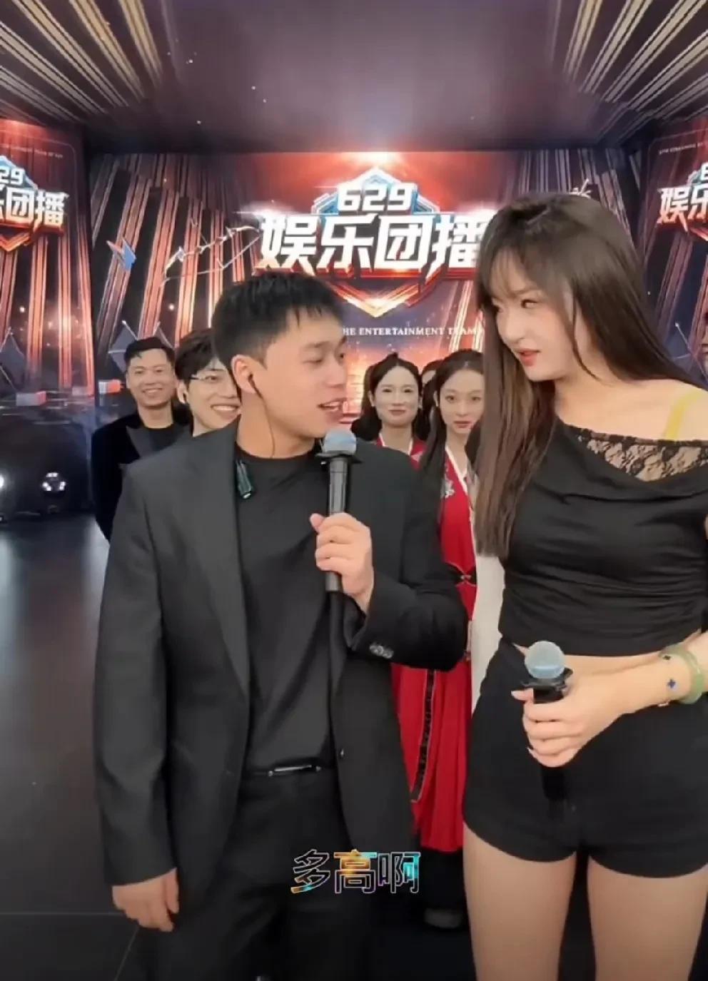 刘二狗团队新招女艺人身高188！个子比刘二狗还高不少，老二上手
