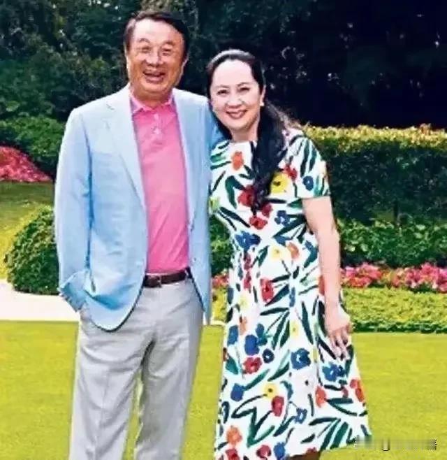相框里的时光总是沉默，却藏着最汹涌的叙事。两张照片里的两种人生褶皱，两对父女情像