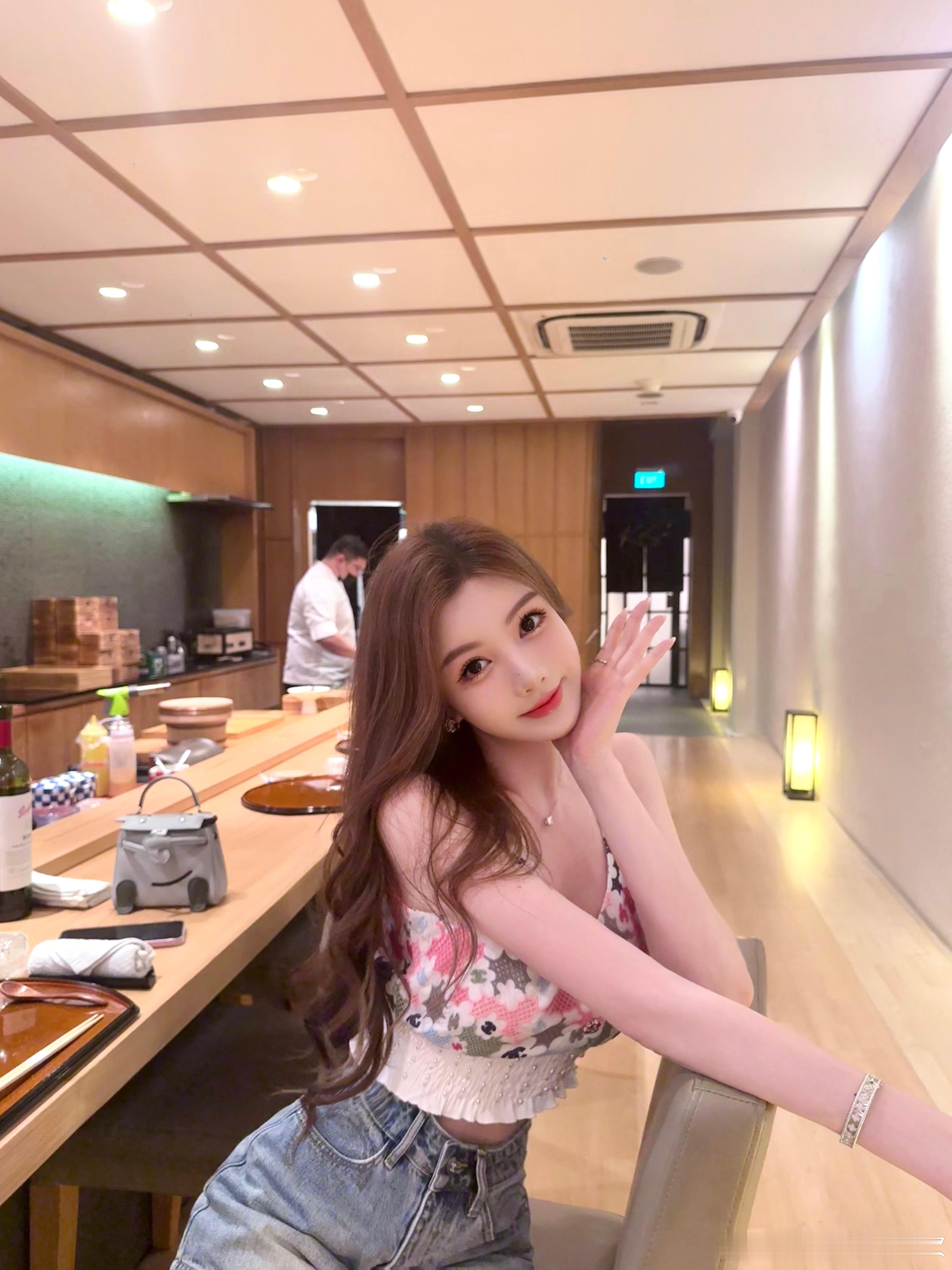 敬我们超十年友谊🍷没人能代替你即使我们好久不见💞PS：素食餐厅也可以这么精