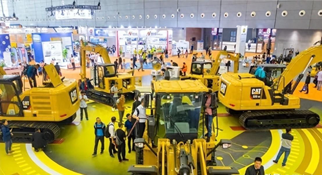 日本重工的“亲儿子”小松机械，这回在自家地盘上栽了个大跟头！本以为稳如泰山的垄断