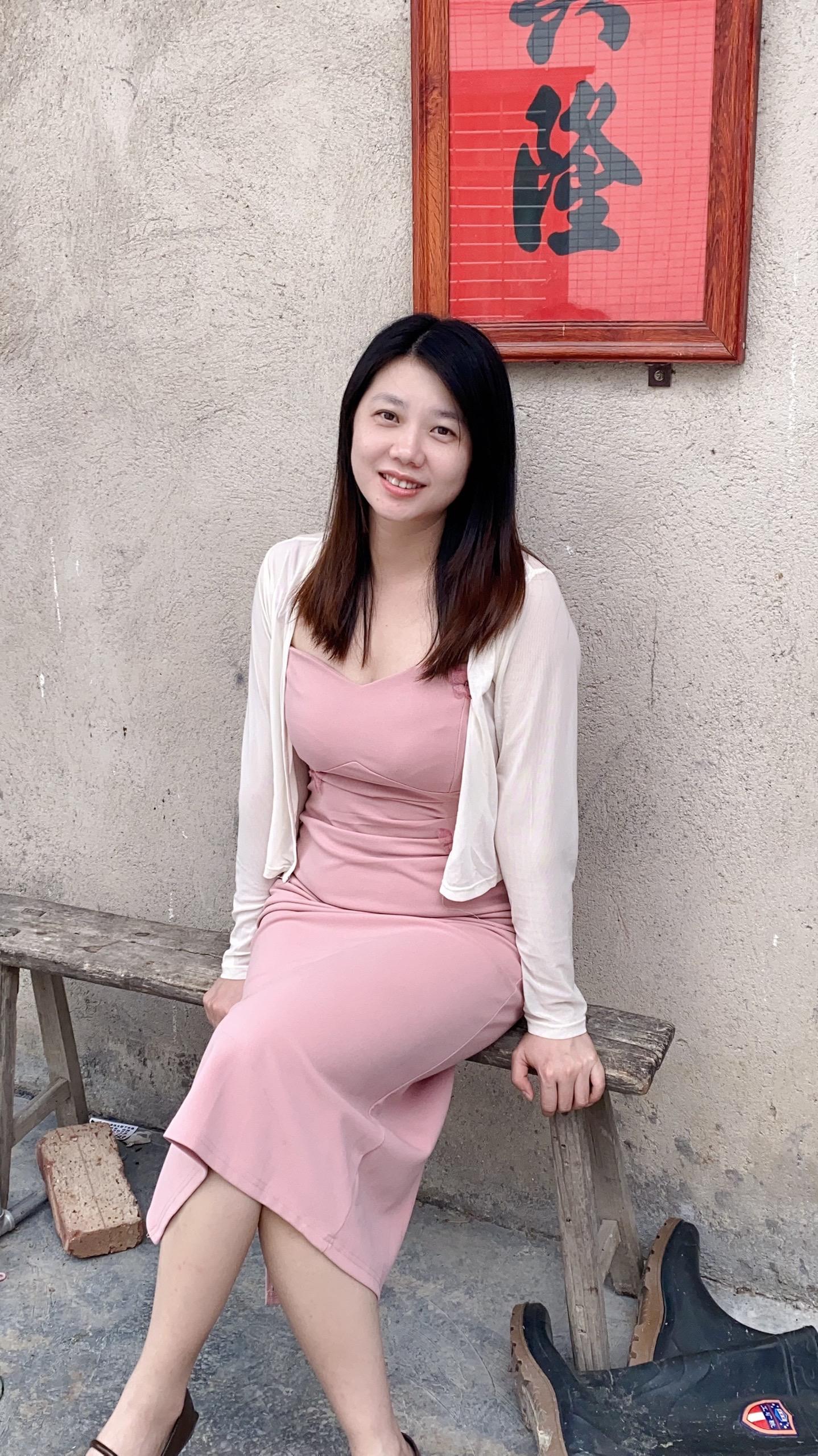 自我介绍 来自广东茂名一个山咔咔的村子里，家穷人丑1.49米