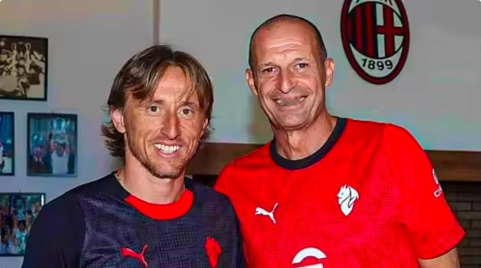 斯基拉：米兰希望与魔笛续约一年，后者将考虑是否继续踢球据意大利转会专家尼古拉·斯