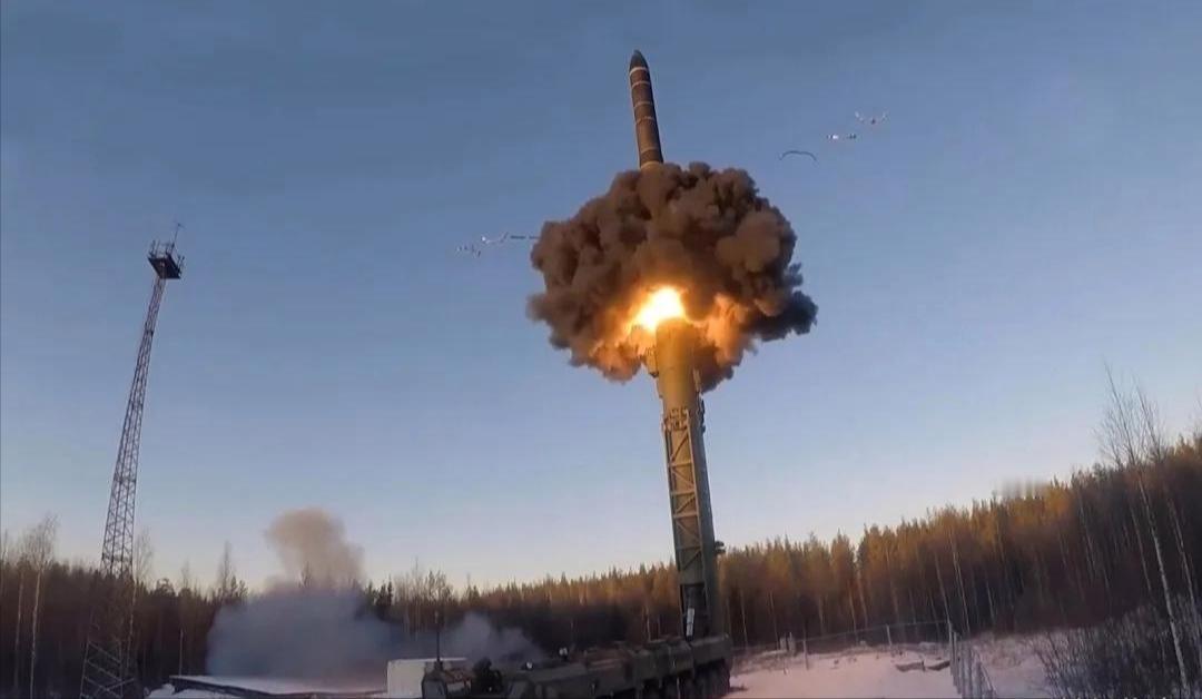 俄罗斯这次动用榛树导弹袭击乌克兰，并不是心善，而是确实不能安装真实的弹头，威力过