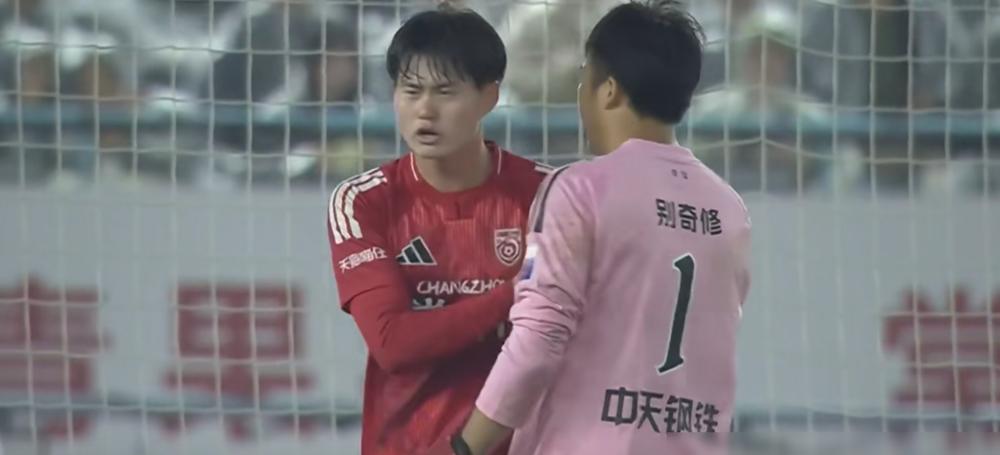 别再吹3：0大胜了，我告诉你，常州队差点被一波冲垮。全靠门将边奇修一个人，堵