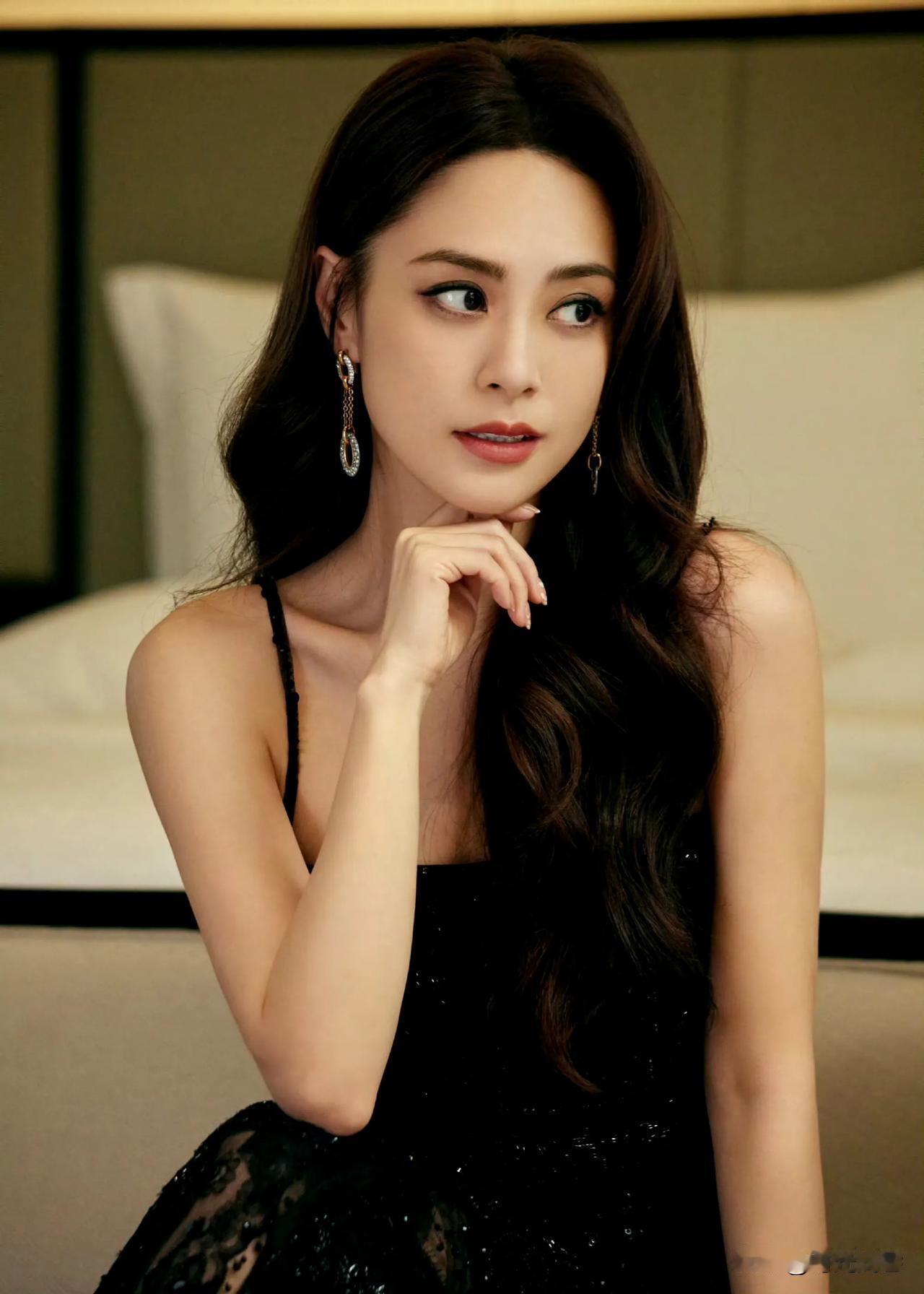 钟欣桐阿娇，虽然已人到中年，但依然少女感满满。钟欣潼
