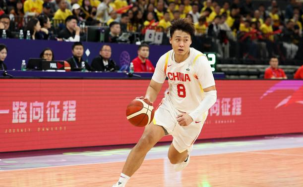 中国男篮抵达荷兰，准备与后者国家队的两场热身赛7月14日，今日，媒体人谈到了