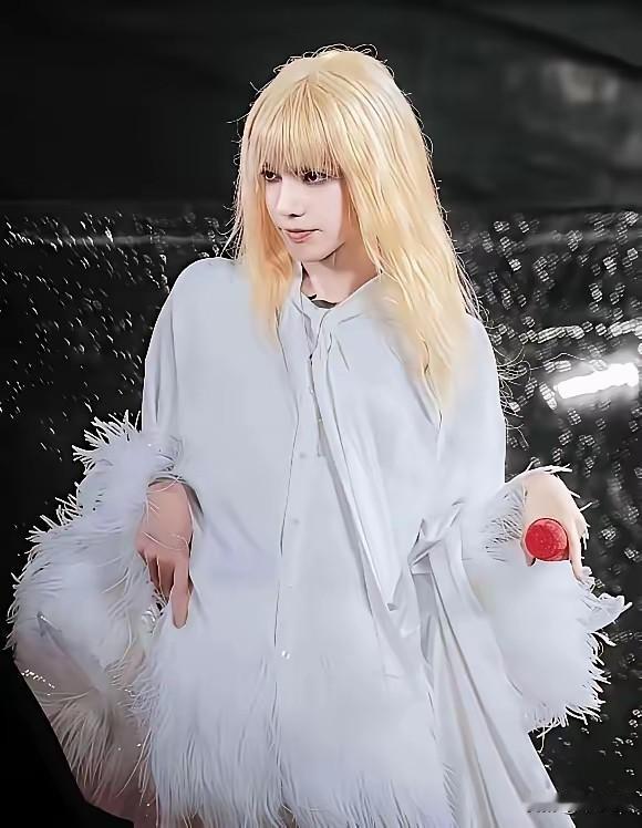 天哪，这就是收获无数粉丝的华晨宇吗，怎么看都是风情万种的美少女华晨宇造型争议华