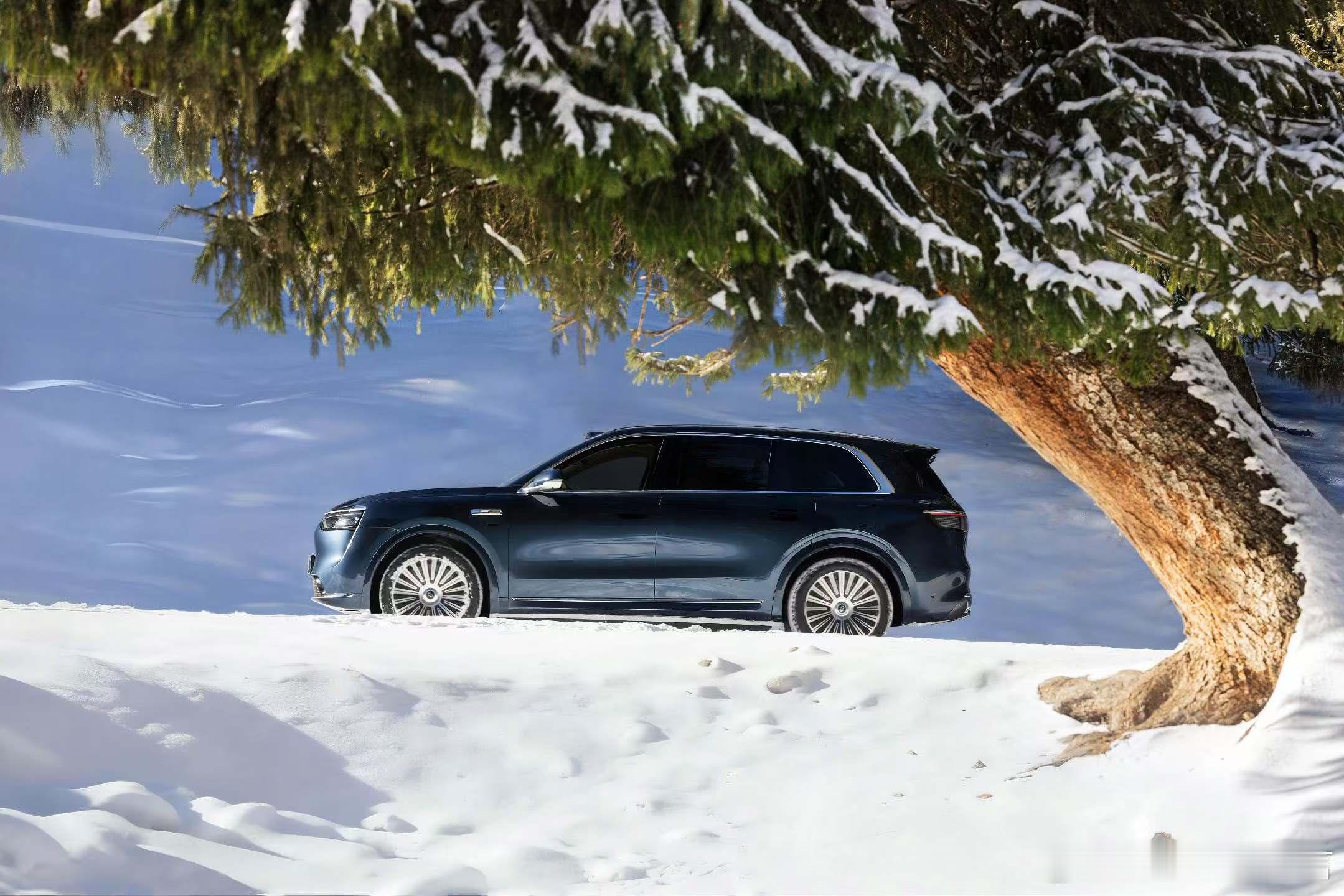 问界m8全能车王问界M8修好了还没去提车呢！我看见这些美图，我又想开着它去雪地