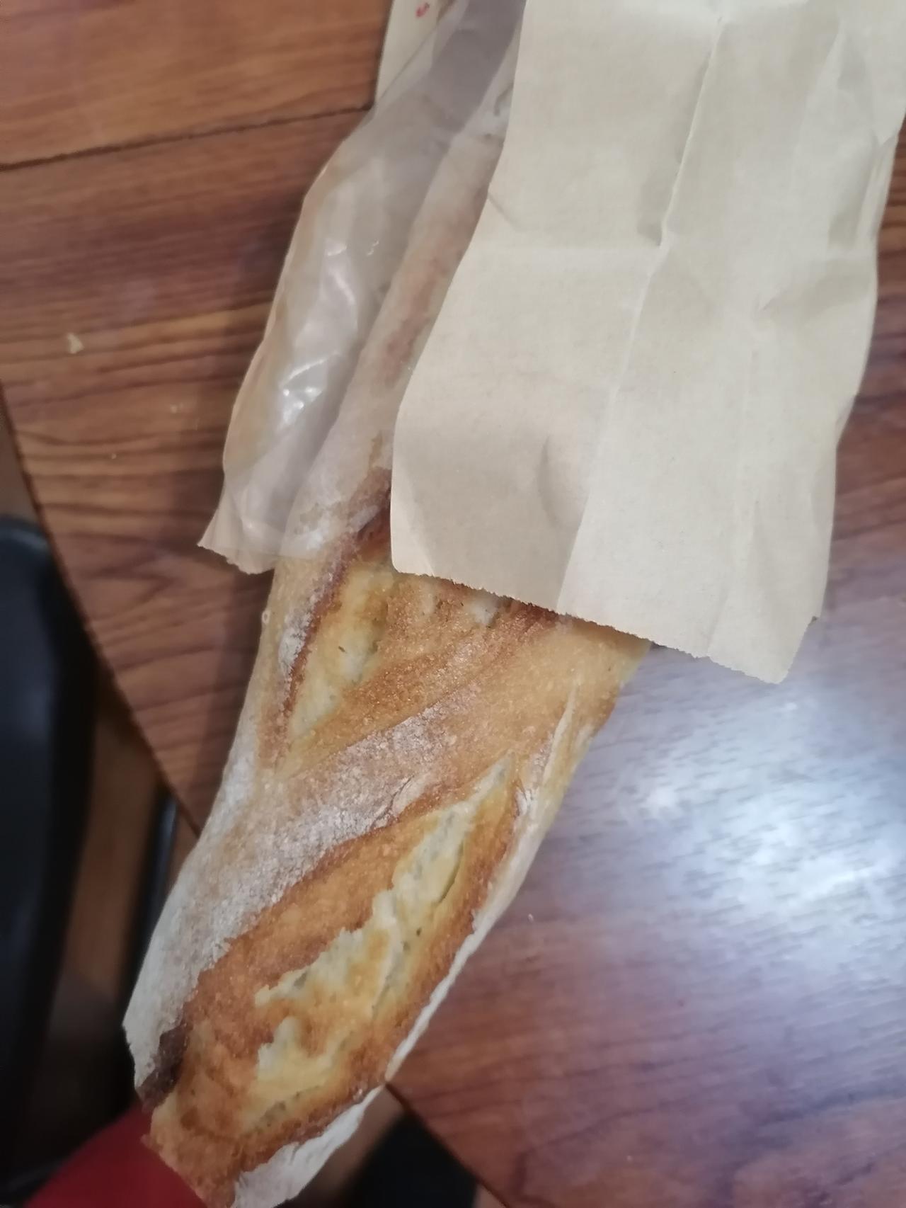 早有耳闻，新开业的超市里部分食品若当天卖不掉，晚上8点会打折。昨天晚上，我抱着试