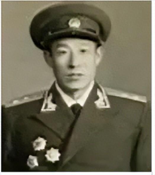 1959年，玉树的山还冷着，可山里的枪声已经响了。叛军卷土重来，这次，比上年更狠