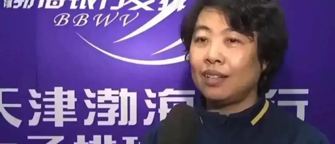 李盈莹不再独挑大梁！天津女排把王艺竹、陈博雅摁到替补席，硬推刘美君、张世琦