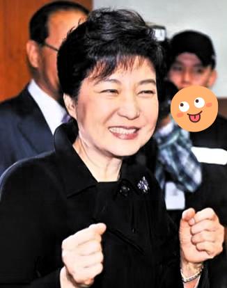 韩国政坛这回是风波不断！同一天，两任总统，均遭遇相关司法处理。尹锡悦一审