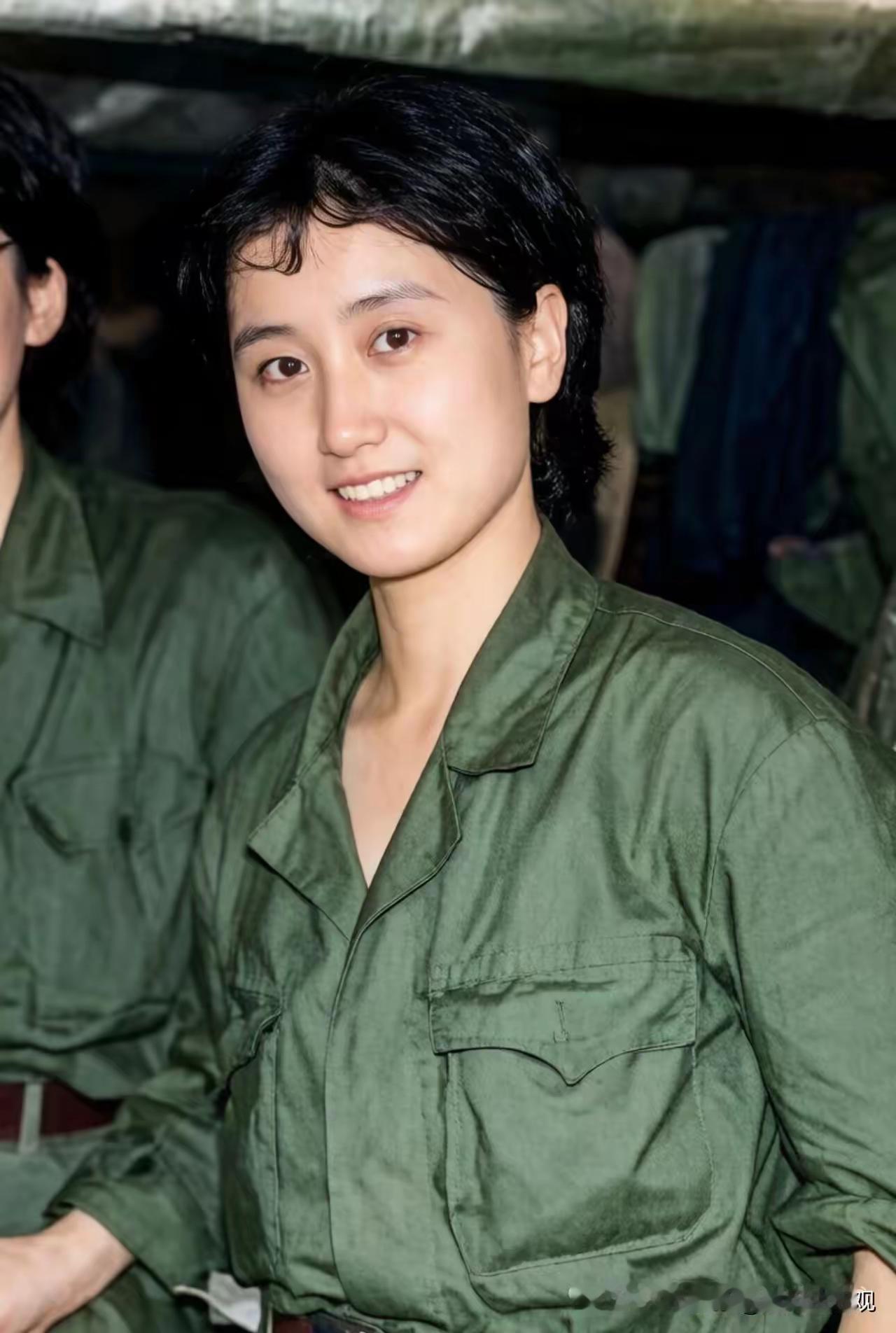 参战女兵陈燕平，老山前线留影。陈燕平是1986年赴老山前线参加战地救护工作的女兵