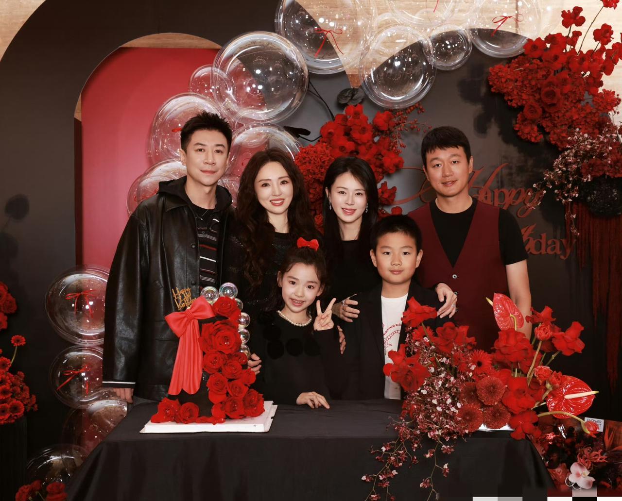 “才7岁就被凑CP，这届网友疯了吧？”生日会视频一出，弹幕齐刷“娃娃亲”