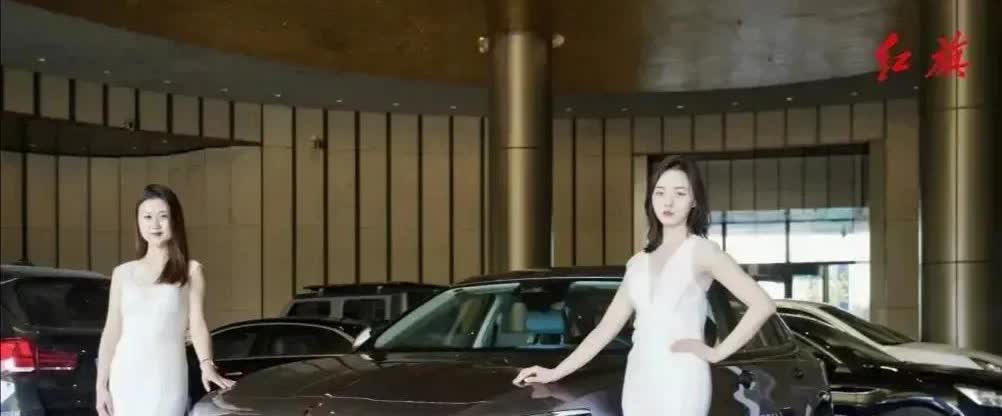 在高速上又有车自燃了！车门无法打开！5月2日，四