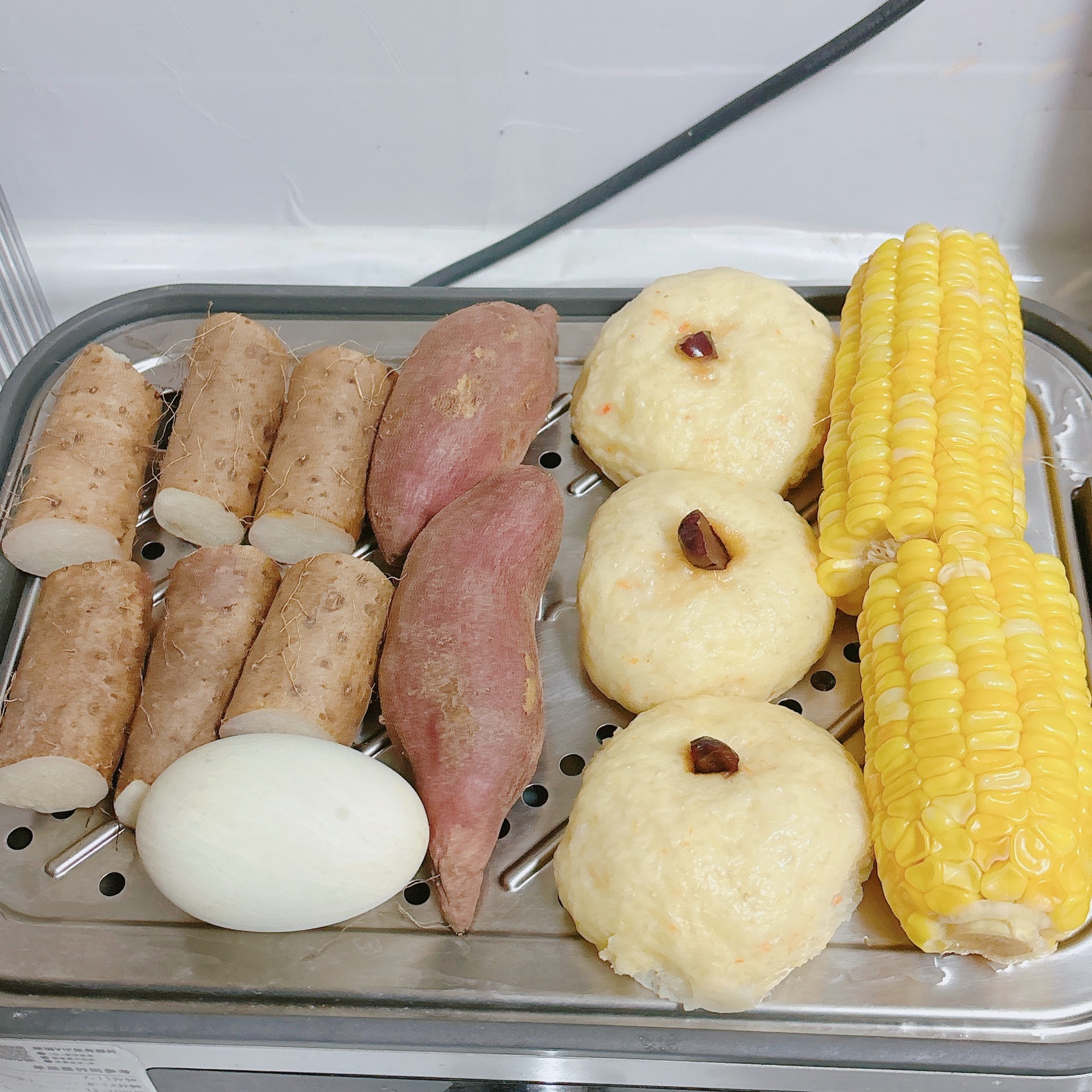 Ｇｏｏｄ Ｍｏｒｎ i̤̮ ｎｇ我和宝宝两个人的早饭🥣，另外一杯牛奶🥛。