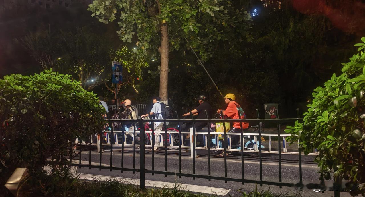 除了车让人，西安还应该向杭州学习什么？最近两天在杭州出差，通过观察杭州的城市