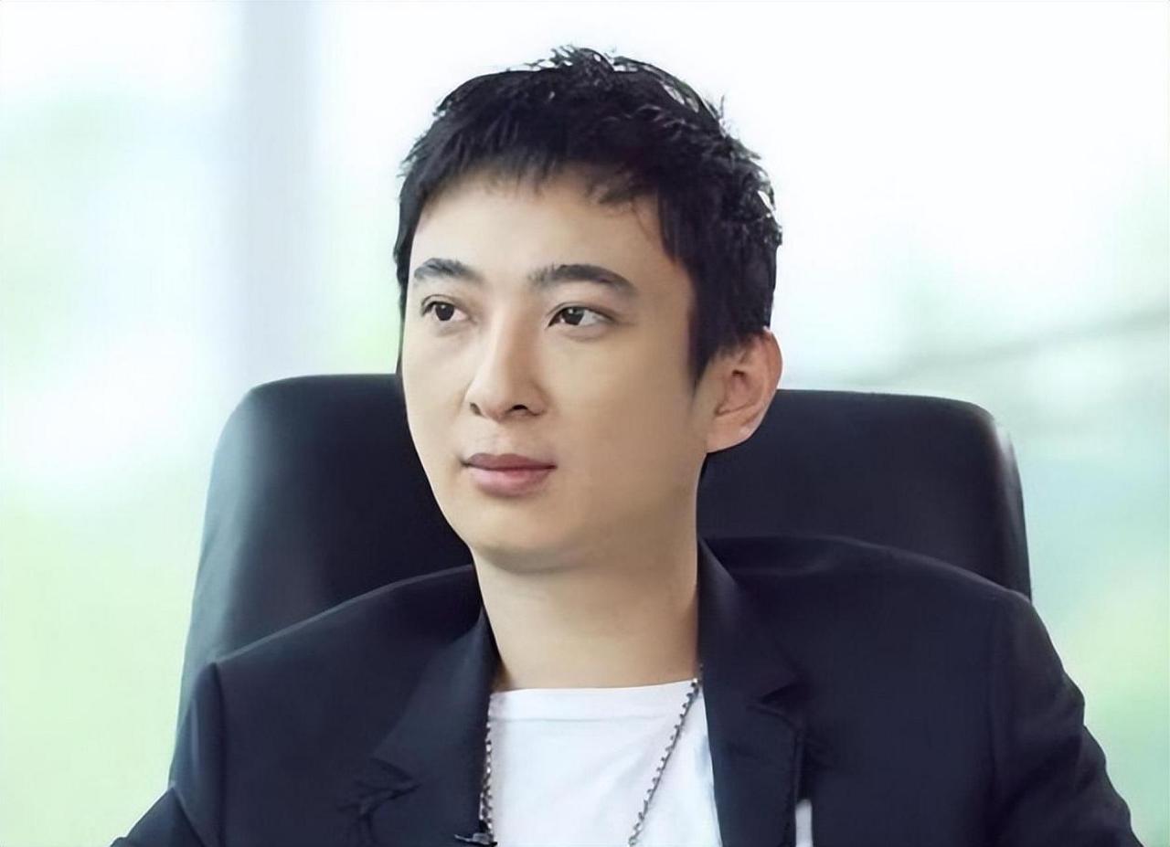 王思聪在澳门被拍到的一幕，让全网炸了，他到底经历了什么？你敢信那个曾经豪掷千金，