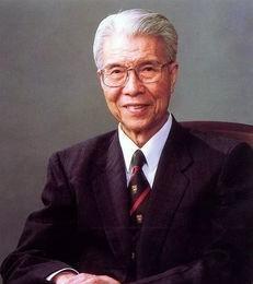 1948年，男子坚持要给刚出生3天的女儿开刀放血，他割开女儿后背溃烂处，挤出黑血