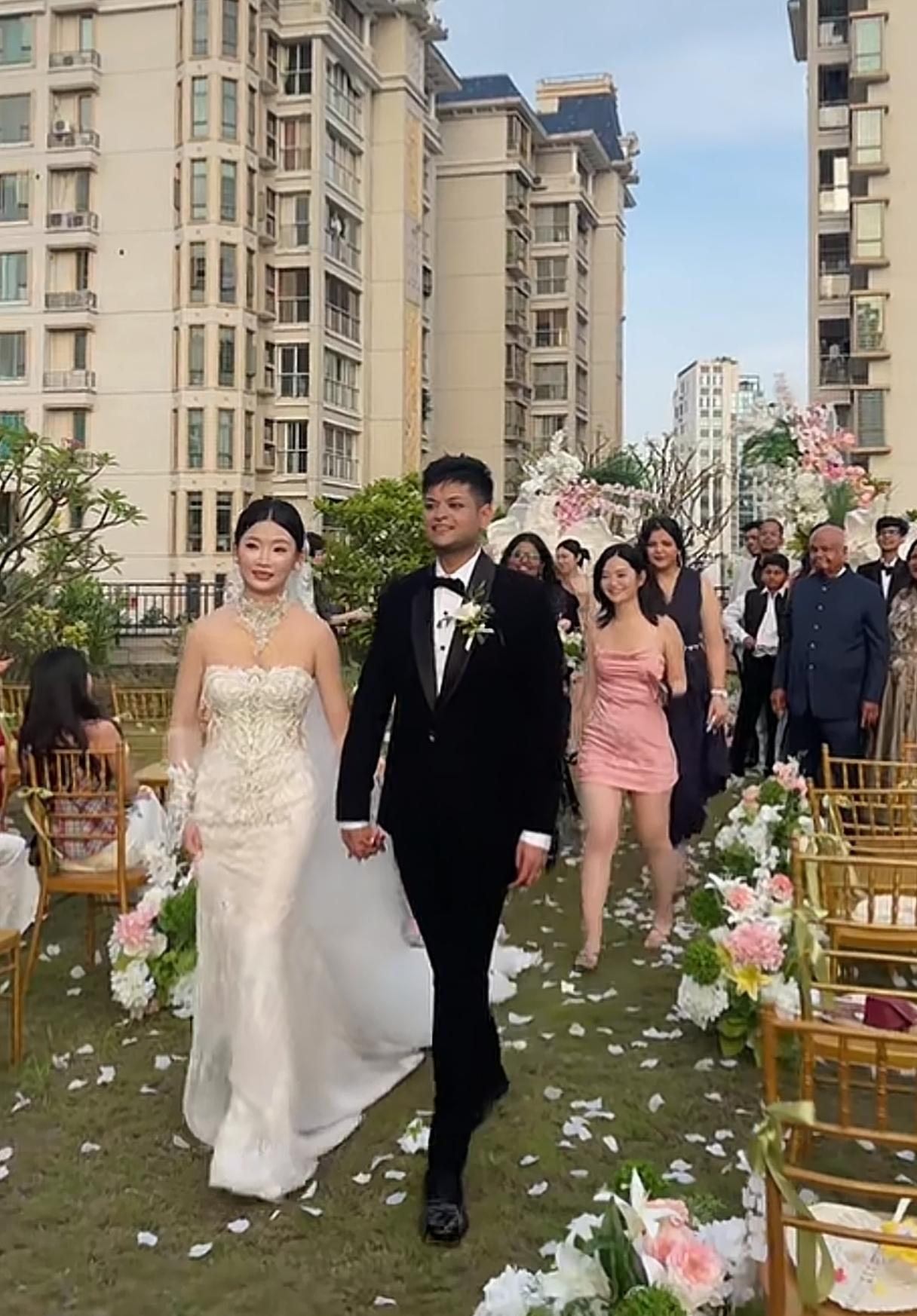 漂亮的潮汕姑娘嫁给了印度小伙！网友辣评：以后有得咖喱吃了！随着越来越多的印度