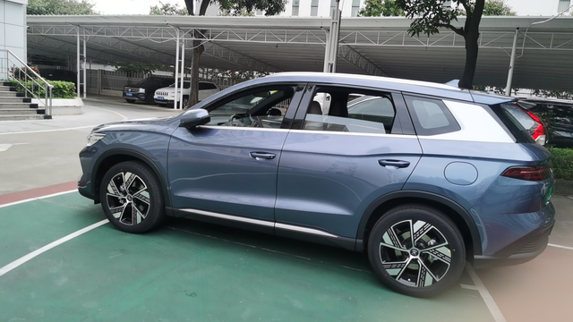 开车一周的体验买的110卓越型。15.48万落地。车还可以，功能也不少，比较