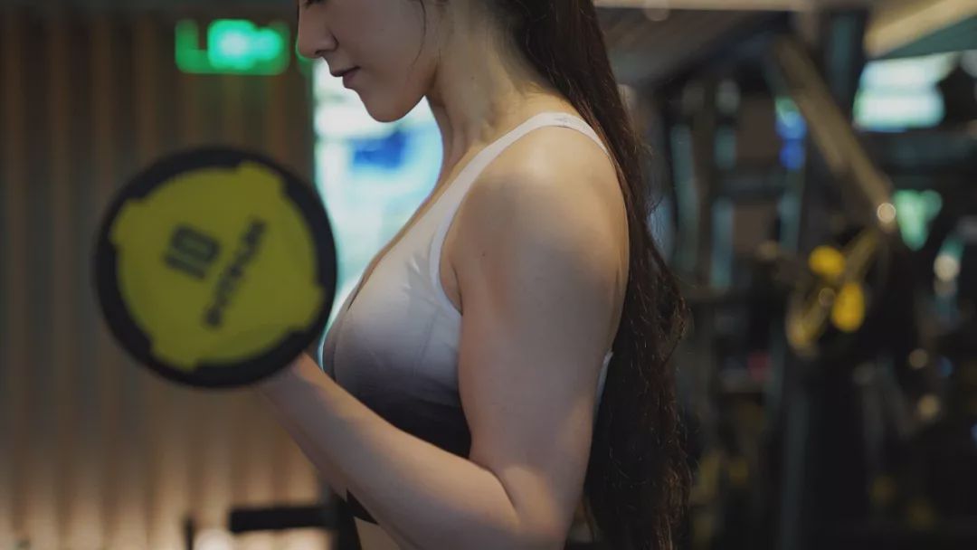 骨感女孩健身增肌7kg? 美过空姐, 身材太A了吧!