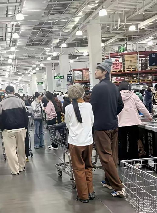 原来金莎的男朋友真的好高好帅呀，难怪金沙这么钟意这位弟弟​​​