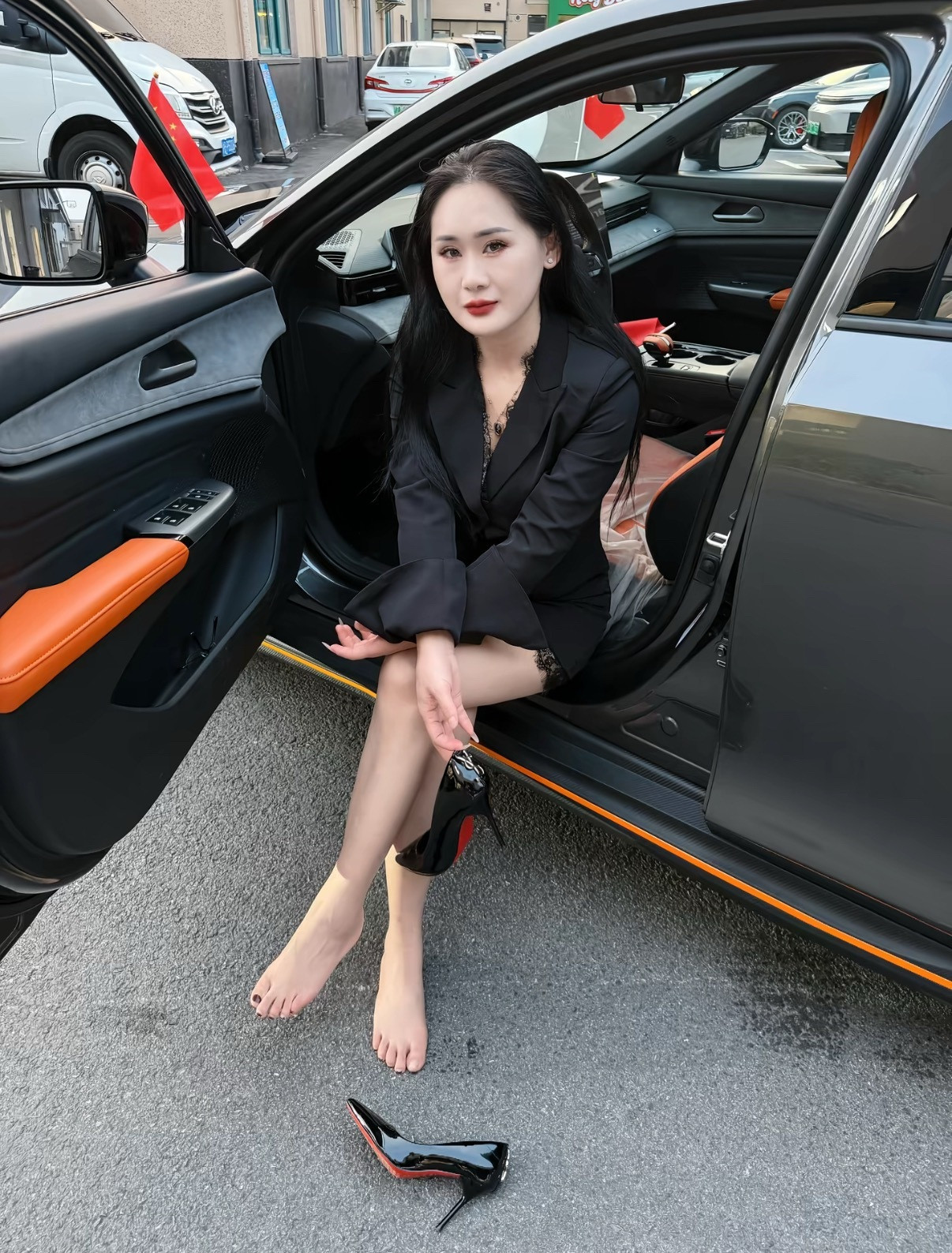 开车不能穿高跟鞋👠​​​