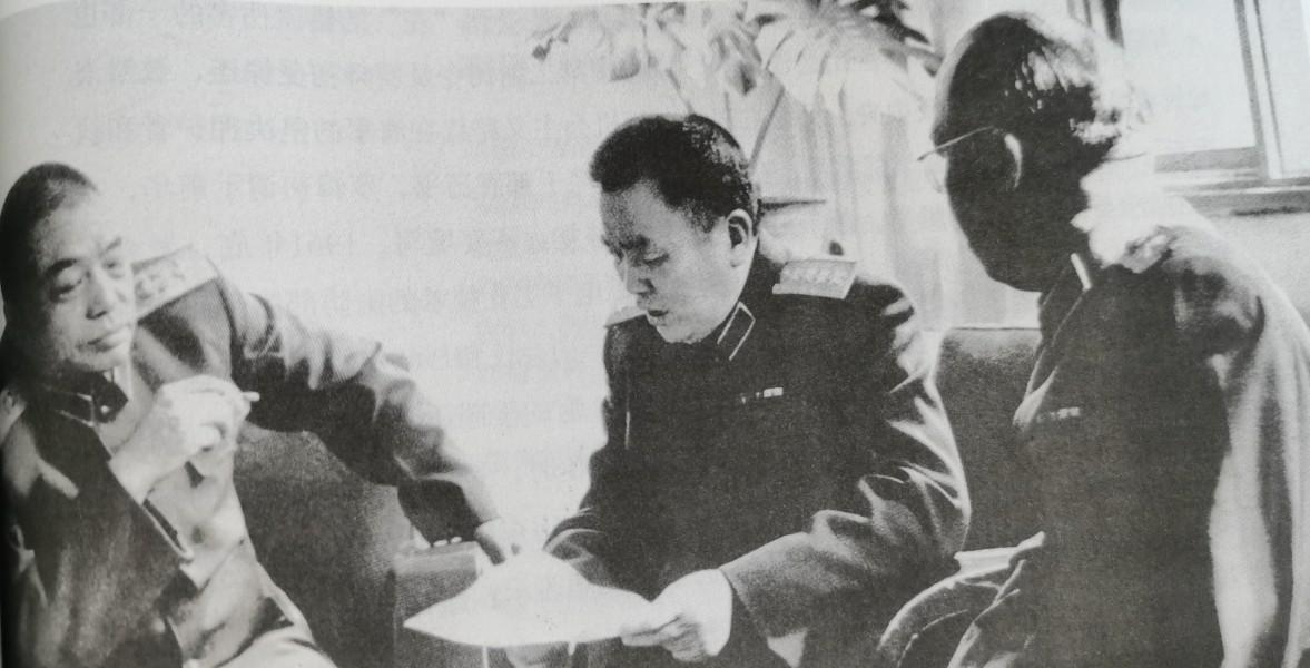 建国初期，罗荣桓任总政治部主任兼总干部部部长，为加强总政与干部管理工作，向聂荣臻