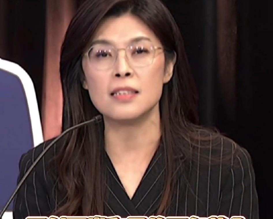 郑丽文公开回应金小刀的批评:两岸同属一个中国这是基本事实，也是我参选的基础！至