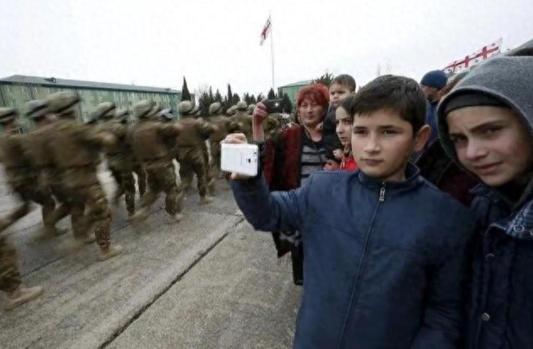 /打了三年，死了百万人，跑了千万人，矿产被美国收割，土地被俄罗斯占领，结果12