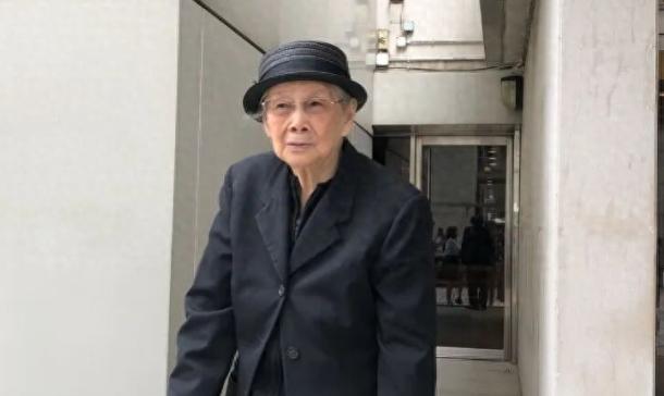 梅艳芳妈妈去世，长子梅启明发声，梅艳芳剩余遗产将捐赠。8月30日上午，香港铜