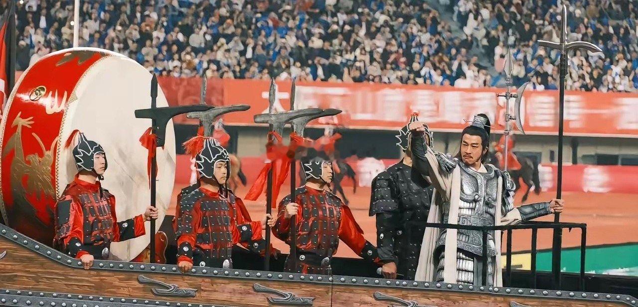 50岁何润东再扮项羽，霸气依旧，这才是凯旋回来的大将军，他真的有大将之风。何润东