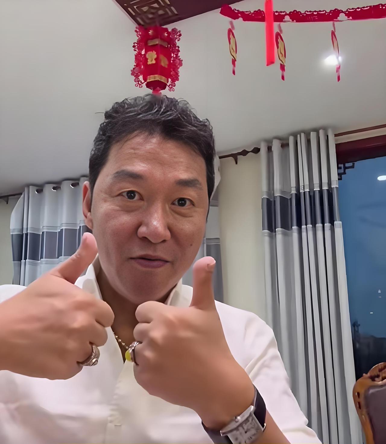 万万没有想到，张世豪居然跟李逵、孟庆和、庞公公、齐聚一桌，称兄道弟！几张老戏