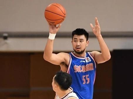 CBA签约消息：据福建男篮官方报道，前广厦男篮球员苏若禹正式加盟福建男篮，待向C
