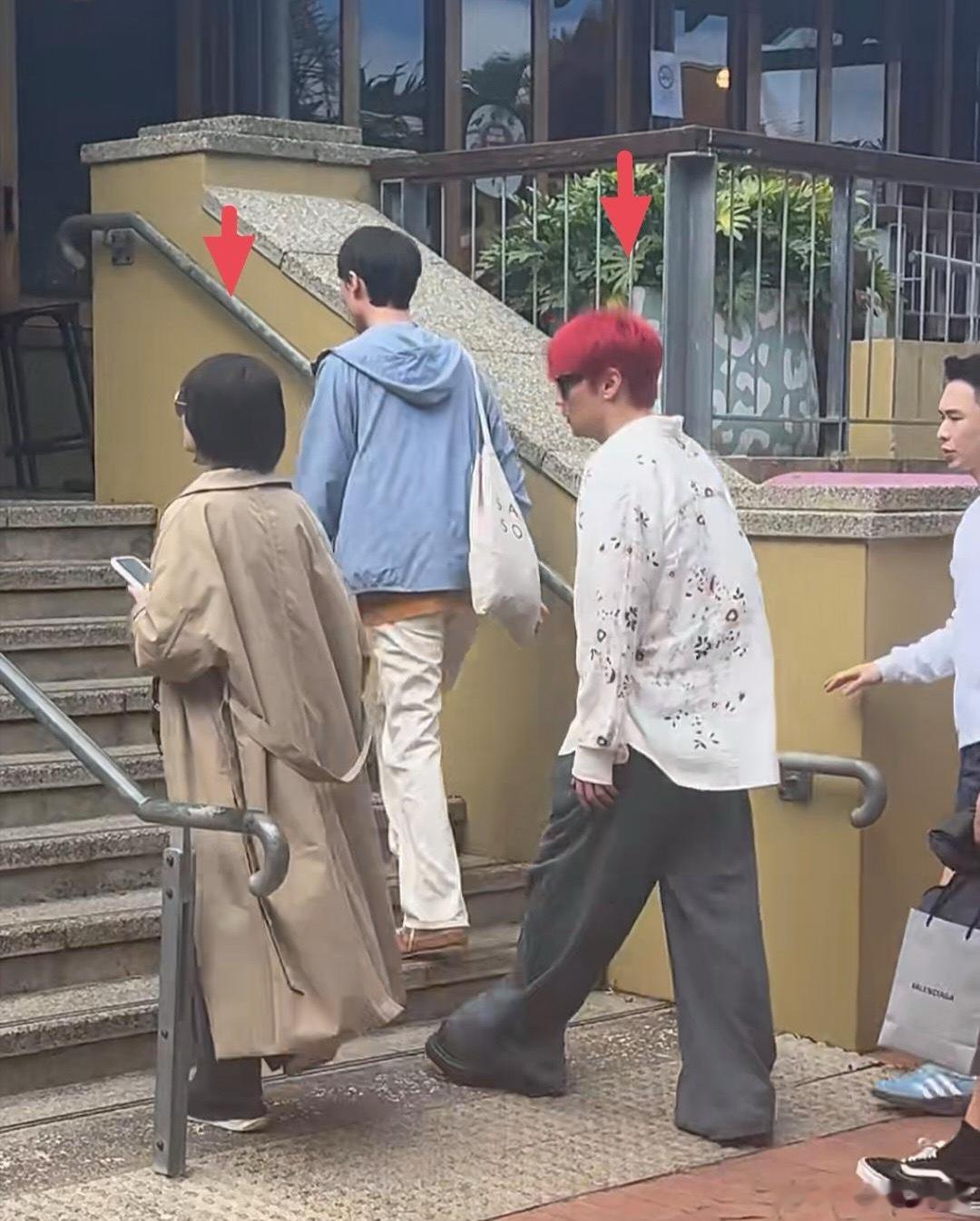 杨丞琳和老公李荣浩现身悉尼动物园游玩，两个人的穿衣打扮都一言难尽，个子看起来好矮