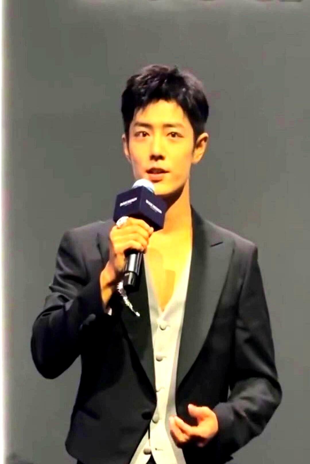 肖战和宝诗龙的合作，把娱乐圈和奢侈品圈的老规矩给拆了。以前明星站台得走红毯、摆拍